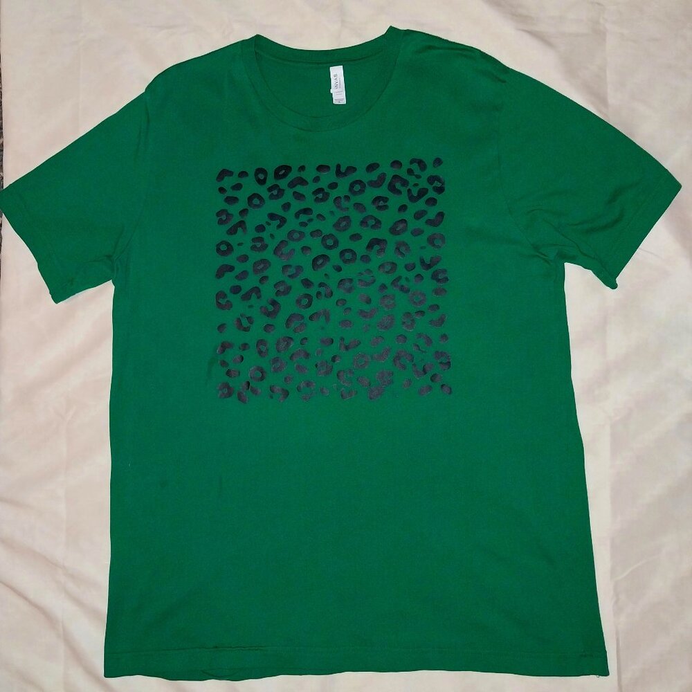 Canvas Green Leopard Print Women's T-Shirt Size (XL)
